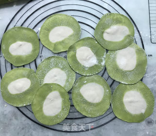 韭菜鸡蛋粉条双色水饺的做法步骤：8