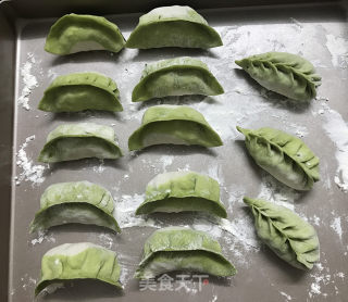 韭菜鸡蛋粉条双色水饺的做法步骤：10