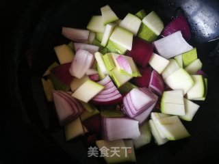 夏瓜炒洋葱的做法步骤：6