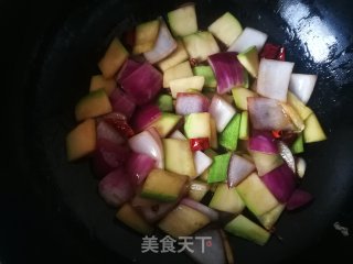 夏瓜炒洋葱的做法步骤：9