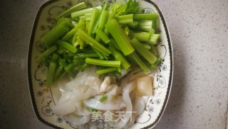 目鱼炒芹菜的做法步骤：3