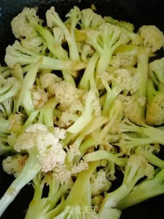 炒花菜的做法步骤：2