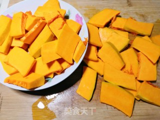 南瓜发糕的做法步骤：1