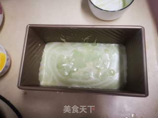菠菜斑马纹酸奶蛋糕的做法步骤：12