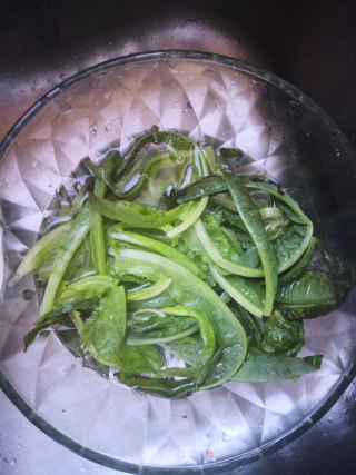 ＃快手营养餐＃清炒莴笋的做法步骤：2