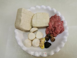 豆腐圆子的做法步骤：1