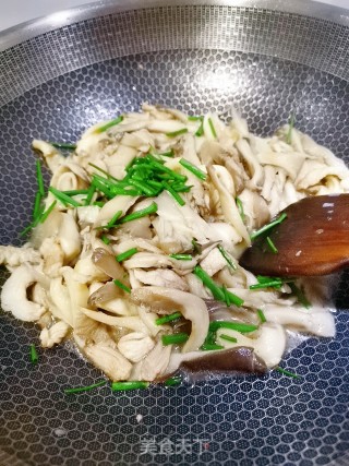 肉炒平菇的做法步骤：6
