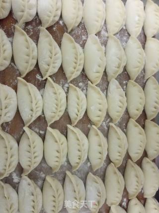 猪肉茼蒿馅汤饺的做法步骤：7