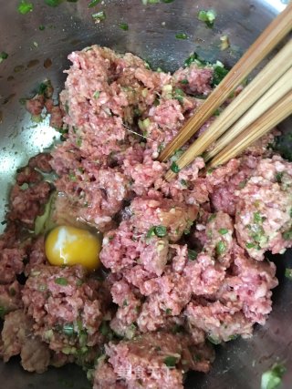 牛肉白菜水饺的做法步骤：1