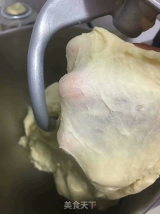 沙拉肉松面包卷的做法步骤：2