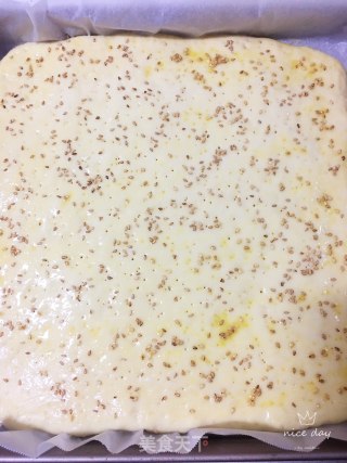 沙拉肉松面包卷的做法步骤：9