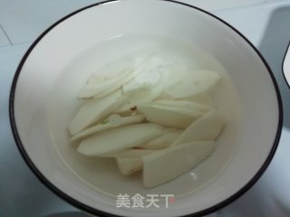 西芹淮山小炒的做法步骤：3
