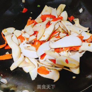 杏鲍菇炒胡萝卜的做法步骤：5