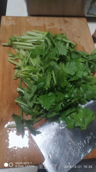 牛肉炒芹菜的做法步骤：3