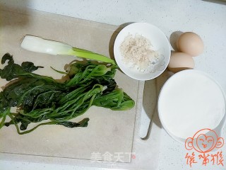 菠菜鸡蛋饼的做法步骤：1