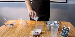 红豆奶茶的做法步骤：2