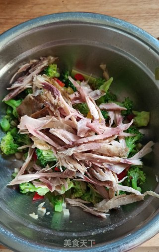 西兰花拌鸡丝的做法步骤：6