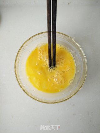 虾糕鸡蛋卷的做法步骤：2