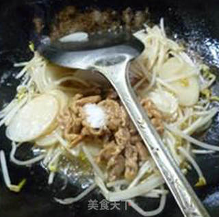 瘦肉丝绿豆芽炒年糕的做法步骤：8