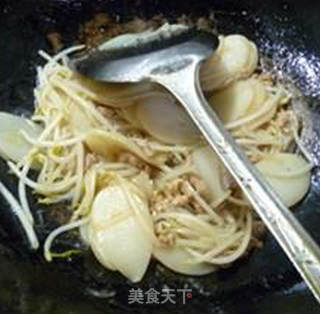 瘦肉丝绿豆芽炒年糕的做法步骤：9