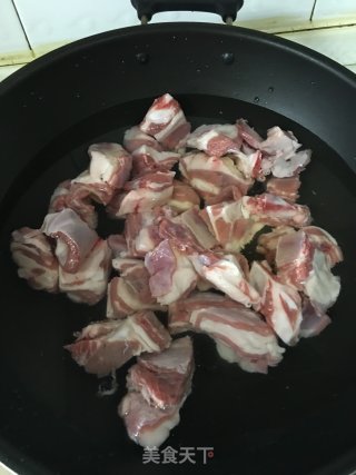 羊肉粉丝煲的做法步骤：1