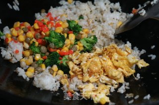 圣诞花环炒饭的做法步骤：7