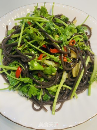 凉拌香菜蕨根粉的做法步骤：7