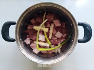 萝卜炖牛腩的做法步骤：3