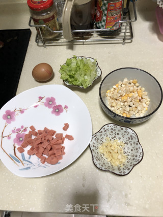 玉米生菜蛋炒饭的做法步骤：1