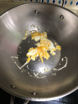 玉米生菜蛋炒饭的做法步骤：2