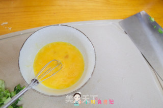 9个月以上鸡蛋炒青菜的做法步骤：2