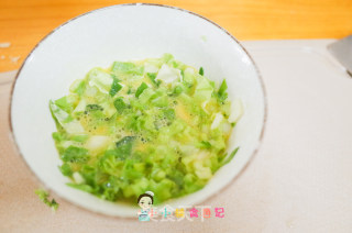 9个月以上鸡蛋炒青菜的做法步骤：3