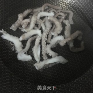 辣白菜炒长腿蛸的做法步骤：3