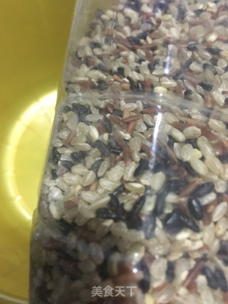 三色糙米饭的做法步骤：1