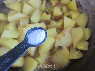 鲍鱼酱炖土豆的做法步骤：5