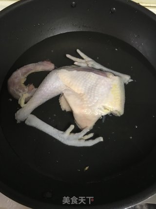陈皮枸杞木耳竹荪鸡汤的做法步骤：1