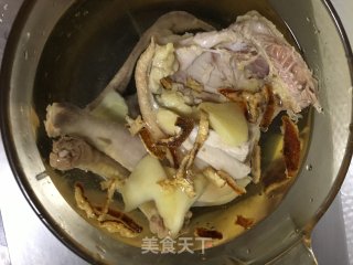 陈皮枸杞木耳竹荪鸡汤的做法步骤：4