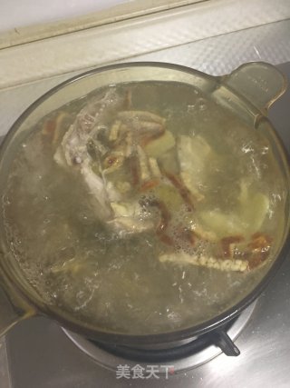 陈皮枸杞木耳竹荪鸡汤的做法步骤：5