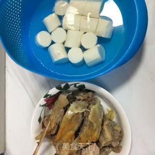 老鸭山药汤的做法步骤：1