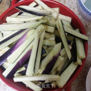 肉片炒茄条的做法步骤：1