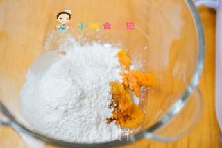 不放一滴水的南瓜小面包的做法步骤：2