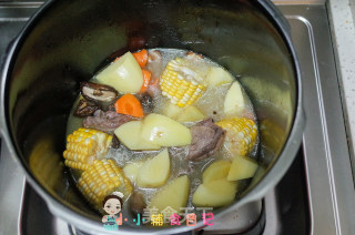 36个月以上玉米蔬菜鸭汤的做法步骤：7