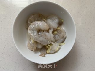 芹菜炒虾仁的做法步骤：3