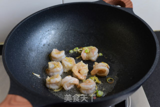 芹菜炒虾仁的做法步骤：5