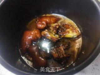 软烂的猪手炖粉条的做法步骤：14