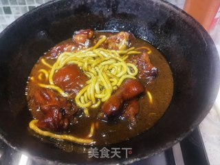 软烂的猪手炖粉条的做法步骤：17