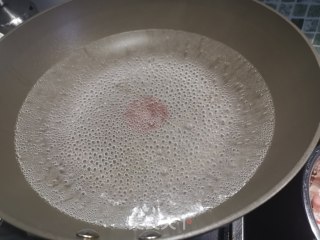 咸肉炖五花肉和鸡翅根的做法步骤：3