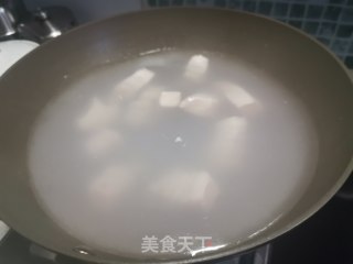 咸肉炖五花肉和鸡翅根的做法步骤：4