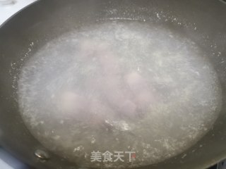 咸肉炖五花肉和鸡翅根的做法步骤：9