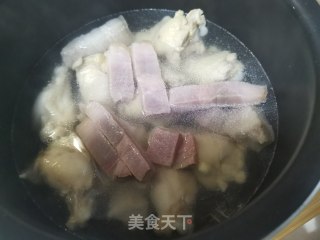 咸肉炖五花肉和鸡翅根的做法步骤：10